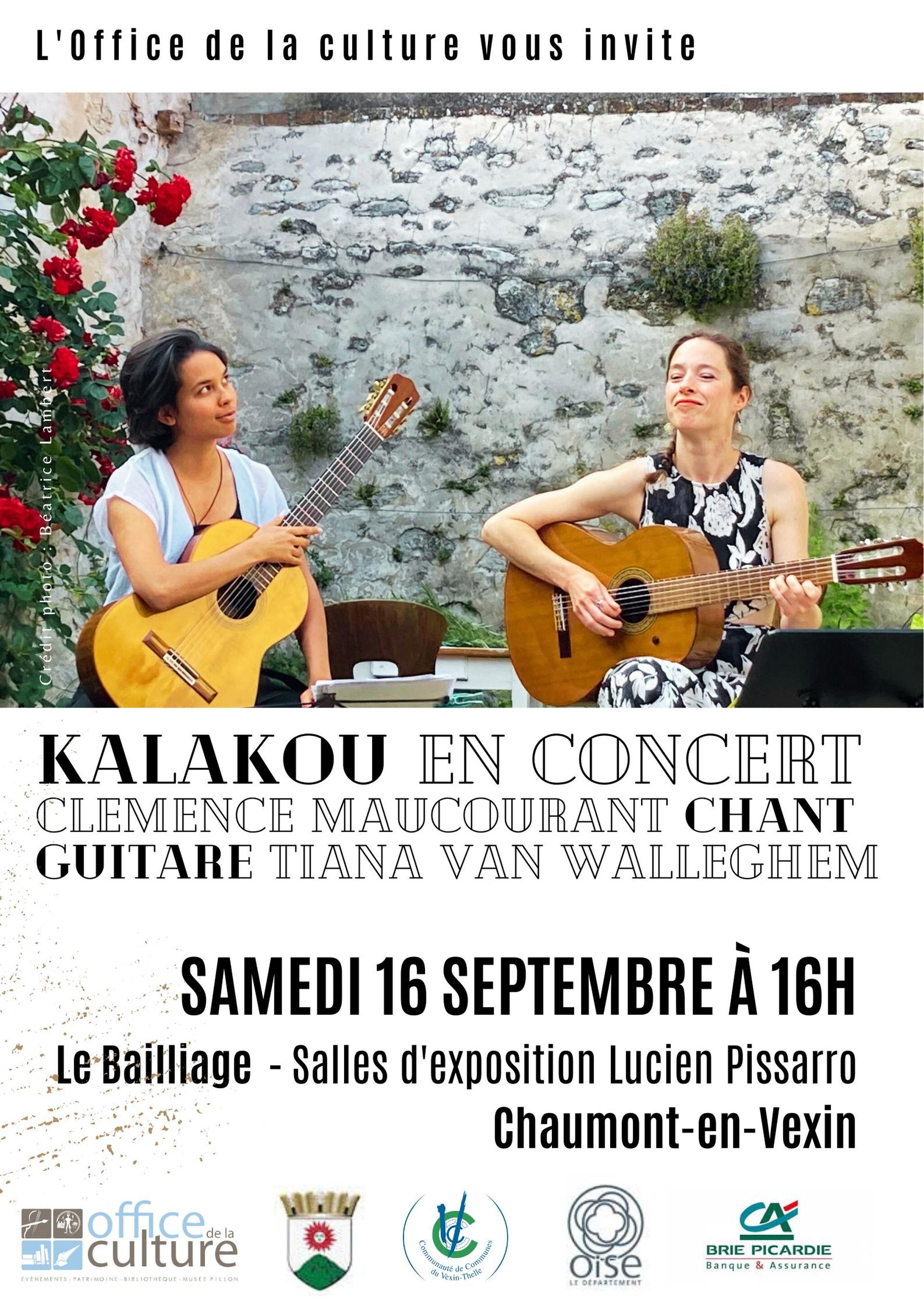 2 musiciennes avec 2 guitares